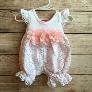 PURRFECT WHITE EYELET ROMPER WITH PINK FLOWERS‎